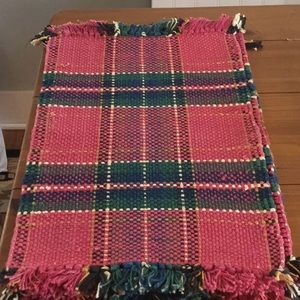 4 holiday perfect oversized woven placemats.